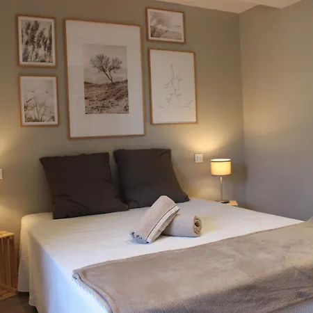 Дом отдыха Avec Piscine Interieure Moyrazes