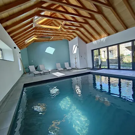 Avec Piscine Interieure