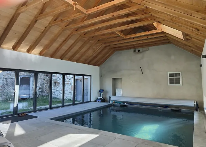 펜션 Avec Piscine Interieure