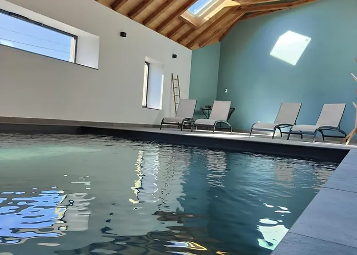 Avec Piscine Interieure 펜션 *